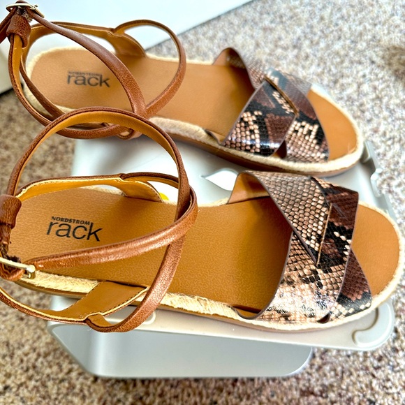 EUC Nordstrom Rack straps sandals- size 7.5 - Picture 5 of 6